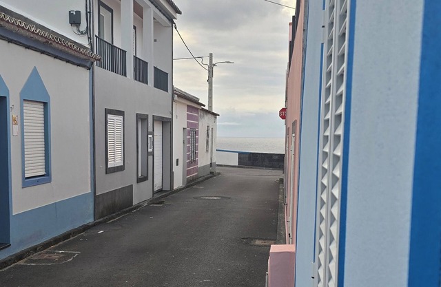 Sea Breeze: Comfortable Azorean House Just Steps Away from the Ocean