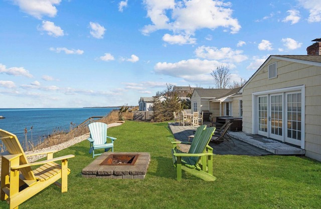 Sea Breeze Paradise: Beachfront & Panoramic Views