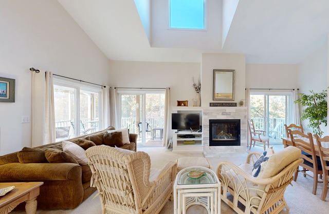 Sea Colony Tennis 2nd-floor condo pool & gym