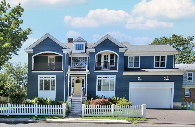 "Sea-Duced" by the Beach! Entire Home Near Downtown Fairfield