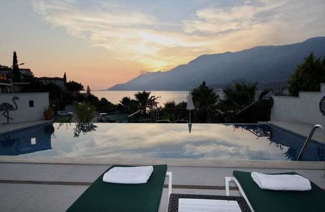 Sea Front Villa auf Kas Halbinsel Private Pool mit eigenem Schwimmplattform