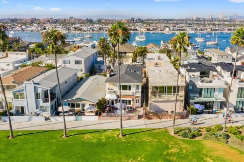 Sea Glass by AvantStay 5BR Unique Beach House on Balboa Peninsula w Patio