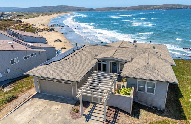Sea Glass Ein atemberaubendes Bluff Home, zu Fuß zum Strand! Whirlpool!Spaziergang zum Strand!