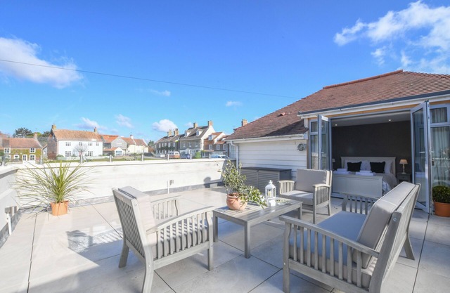 SEA GREEN COTTAGE, WALBERSWICK, pet friendly in Walberswick