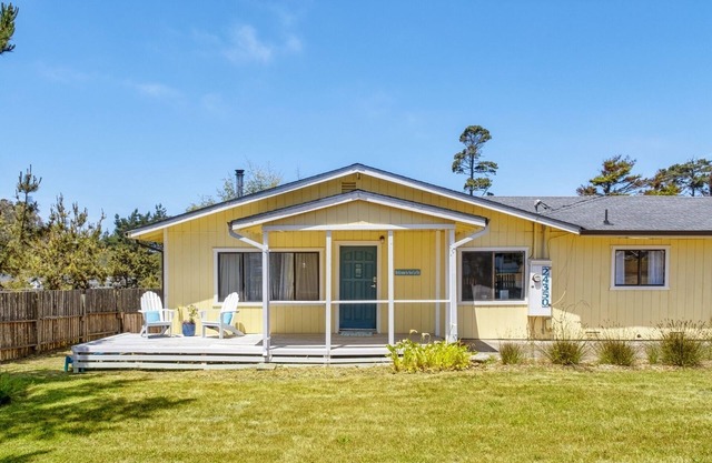 Sea La Vie - At the entrance to MacKerricher State Park and is in walking distance