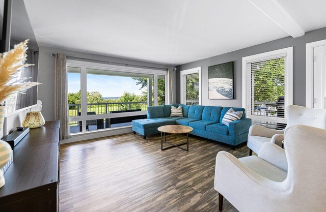 Sea La Vie- Ocean View Vacation Home