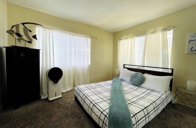 Sea-la-Vie Retreat: Parking Included & Fire Pit