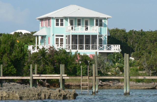 Blacktipcove, auf See von Abaco mit Dock