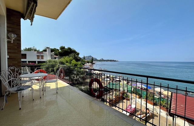 Apartment in Villa mit Terrasse mit Meerblick