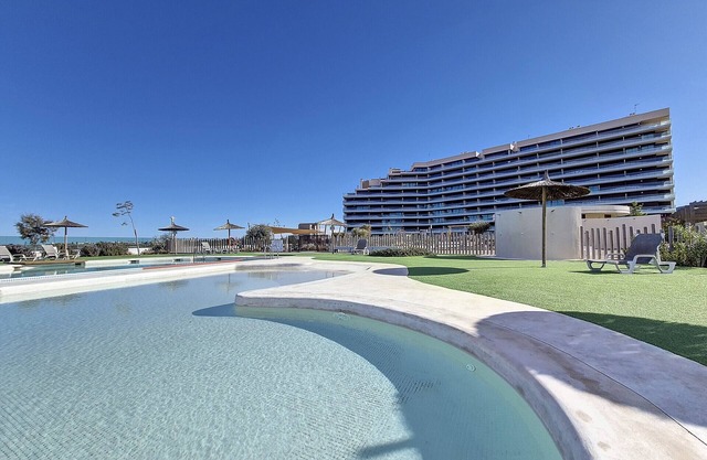 Meer-, Pool- und Bergblick mit 2 Terrassen