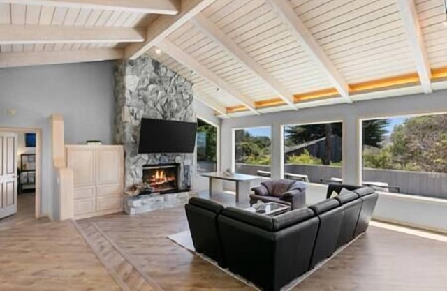 Sea Ranch Ocean Views 4 bedrooms + office