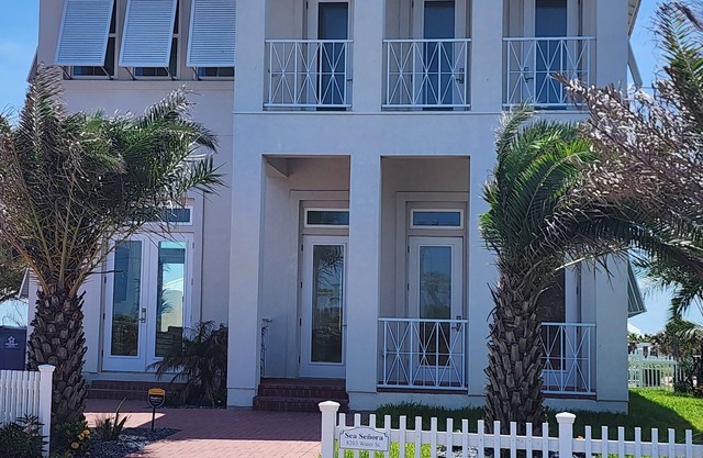 Sea Señora—your stylish coastal escape just a short stroll from the beach!