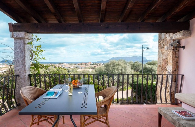 Sea Shell 66 - sea view apartment with garden