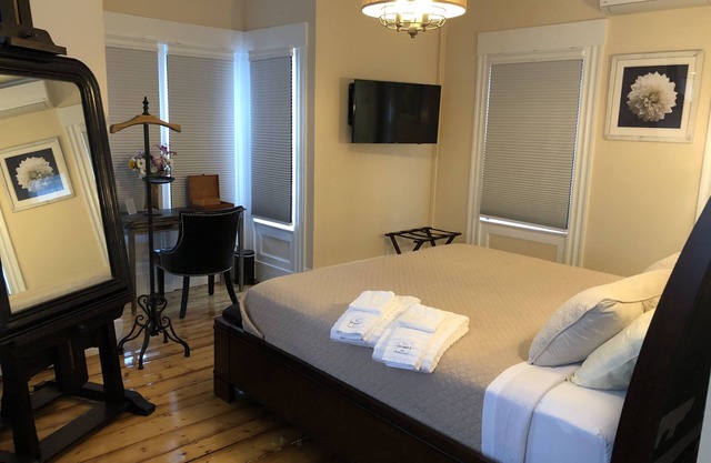 Sea Street Inn