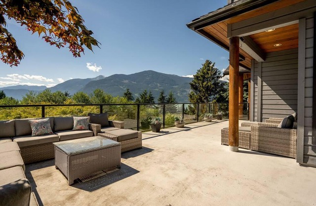 Sea to Sky Chalet