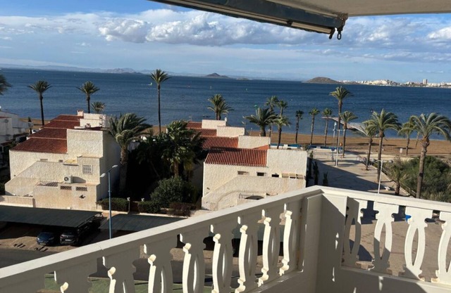 Sea View, 4th-floor Apartment, 25m from the beach with free Wi-Fi and a lift.