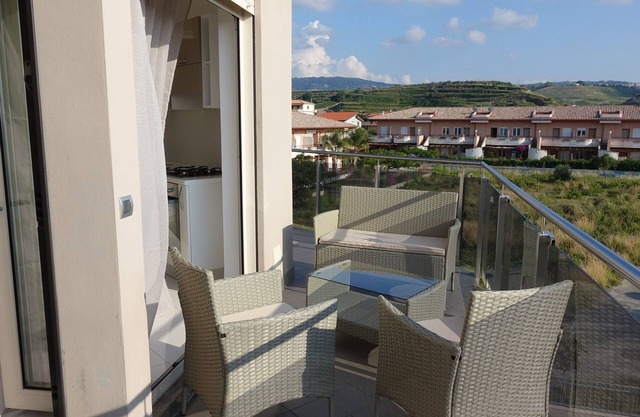 Meerblick-Apartment in Residenz mit Pool