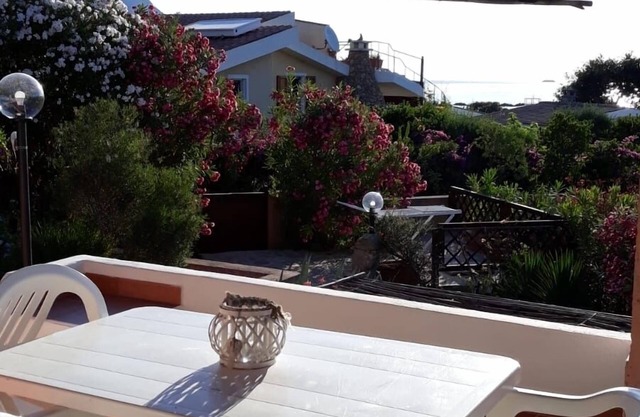 SEA VIEW COTTAGE 100 METERS FROM THE BEACH