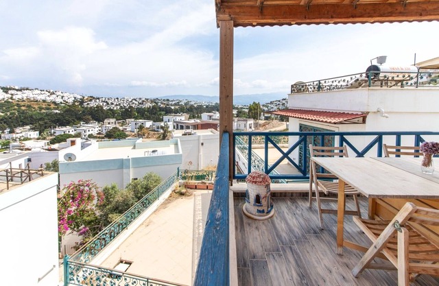 Sea View Cozy House with BBQ and Garden in Bodrum