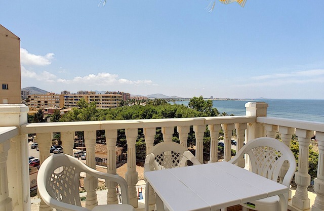 Apartment 5. Stock Meerblick, gratis WiFi, Pool und Kinder.