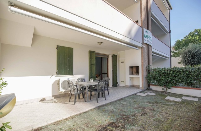 Sea view home with patio with barbecue, private garden and parking space