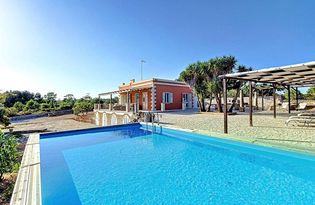 Sandstrand 2km: Panorama-Meerblick-Villa mit Pool