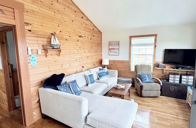 Sea View Stay & Play! Close to golf, beaches, waterfront and more!