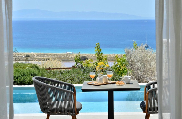 Suite mit Meerblick und Jet Tub Pool | Mythologie Naxos