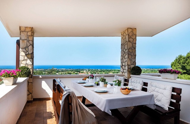 Villa mit Meerblick, privatem Pool, Spielbereich