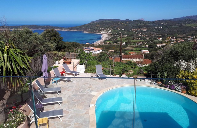Villa mit Meerblick und privatem Pool