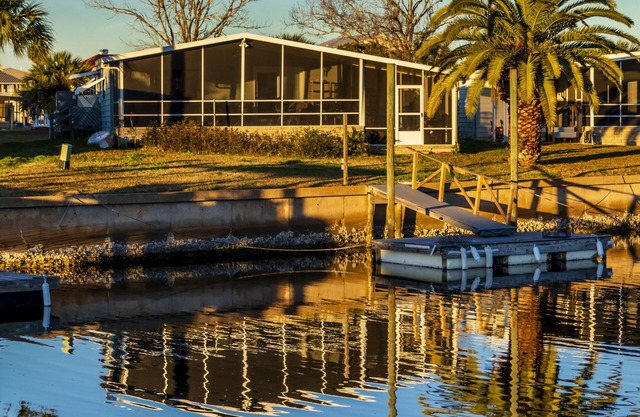 "Sea Ya" in Shell Point, FL - Bootssteg, Pool, abgeschirmte Veranda, WiFi, Haustiere