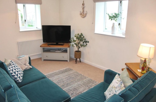 Seabreeze Cottage 2 bedroom - Sleeps 6 - Bron-Y-Wendon Holiday Park