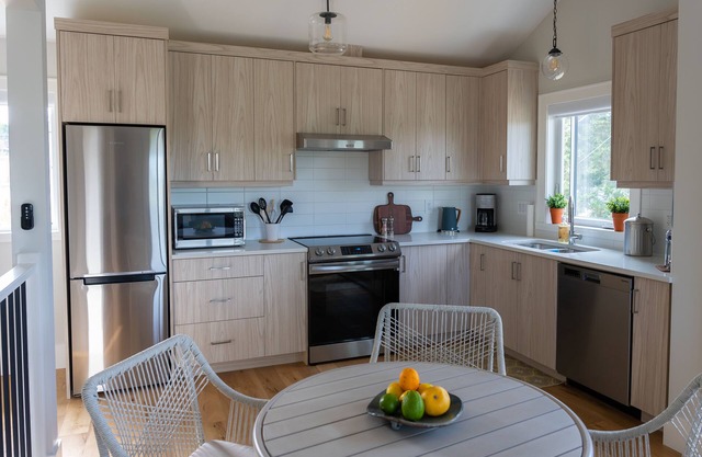 Seabreeze Haus Lantzville (Entire Guest-Suite)