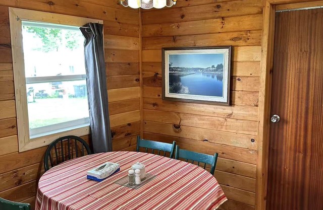 Seabreeze Retreat-Cozy waterfront 3-bedroom, one minute from PEI National Park