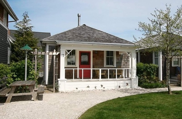 Seabrook's Aloha Cottage: Dog Friendly!