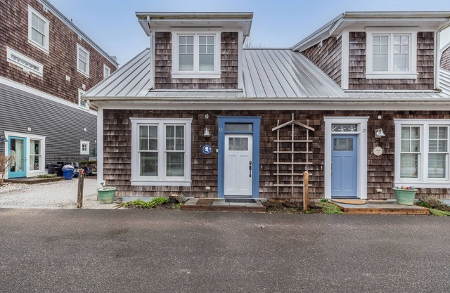 Seabrook's Mary Frances, a 2-bedroom townhome close to Town Center!