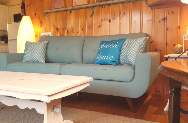 SEACLUSION ROMANTIC ISLAND GETAWAY COTTAGE BY STANHOPE BEACH INNATIONAL PARK