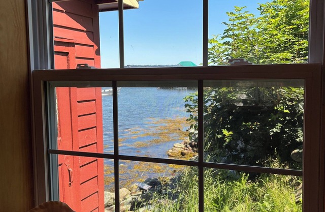 SeaEscape Wharf Oceanfront - Beach - Hiking