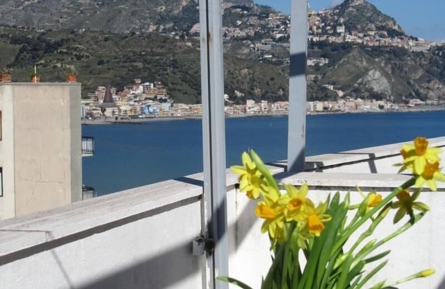 Seafront 1- Zimmer-Apartment mit perfekten Blick auf Meer und Ätna