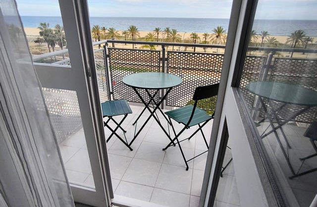 Seafront apartment: live the experience!
