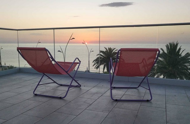 Seafront Clear Sunrise - ground floor H&F