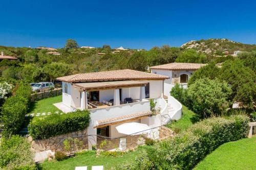 Seafront Villa - 5min to BRANDINCHI I Exclusive Garden I Private Beach I BBQ I Wi-Fi
