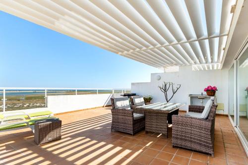 Seagull House - Ocean View Retreat with Pool