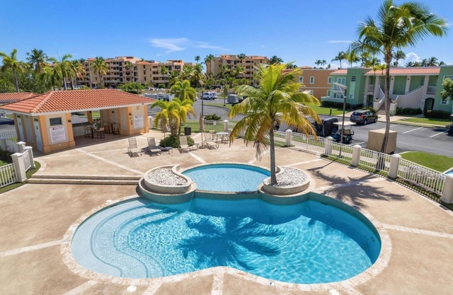 Seahorse Beach House with amazing rooftop balcony