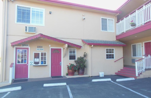 Sealamp Inn