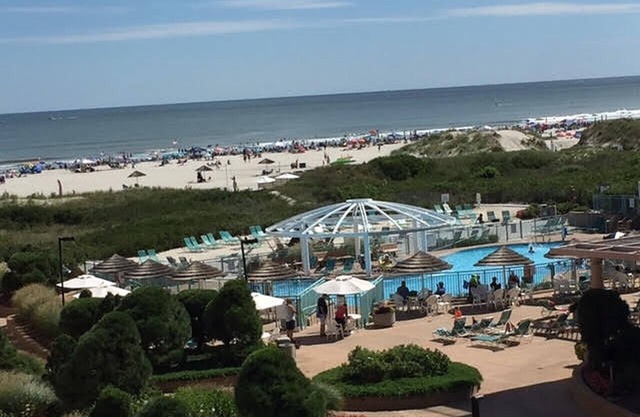SEAPOINTE VILLAGE - Newly redone Beachfront Getaway!