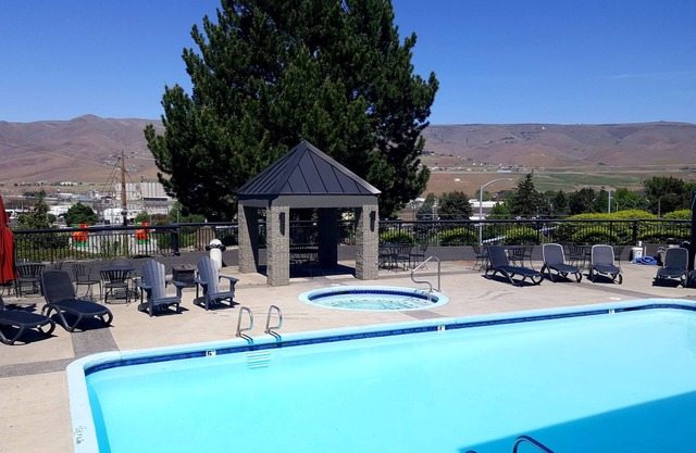 Seaport Inn and Suites