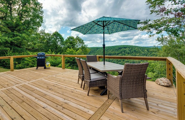 Searcy Vacation Rental w/ Deck & Water Views!