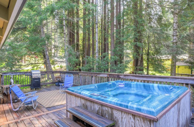 Searenity by the Sea | Private Hot Tub