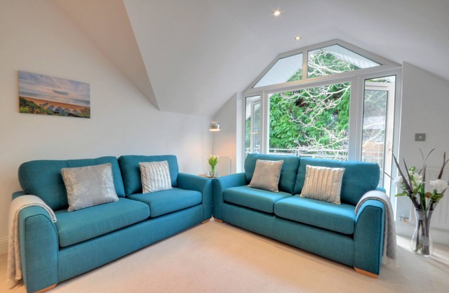 Seascape- Two bedroom apartment in Alum Chine with parking and balcony